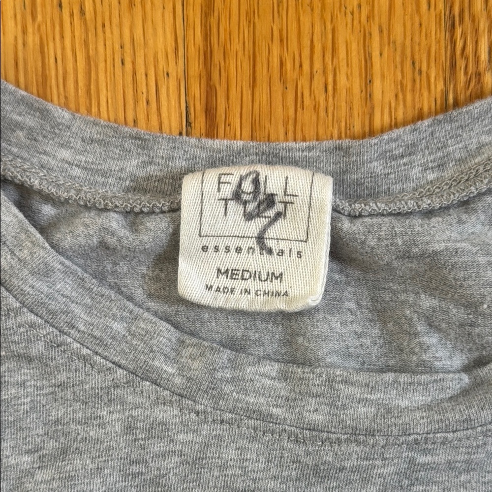 Full Tilt Women’s Gray Cropped T-Shirt Size Medium - Picture 3 of 3
